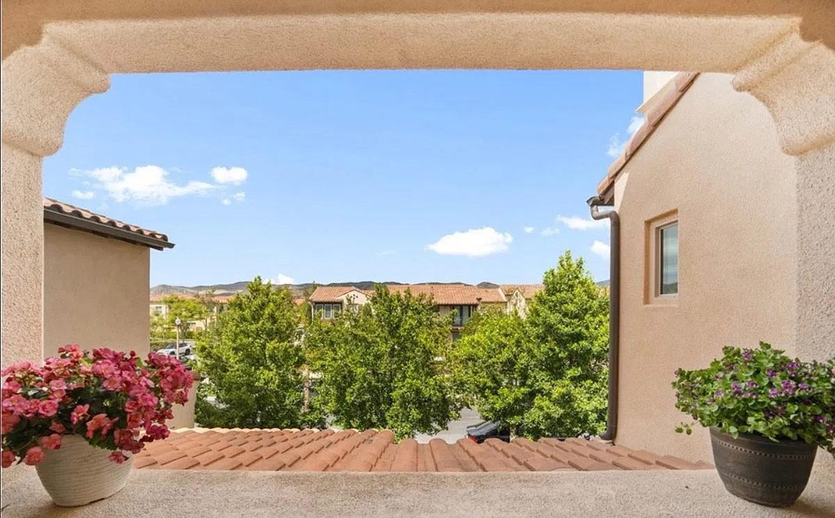 2 bed, 2.5 bath, 1251 sqft, $3,850 — Photo 1