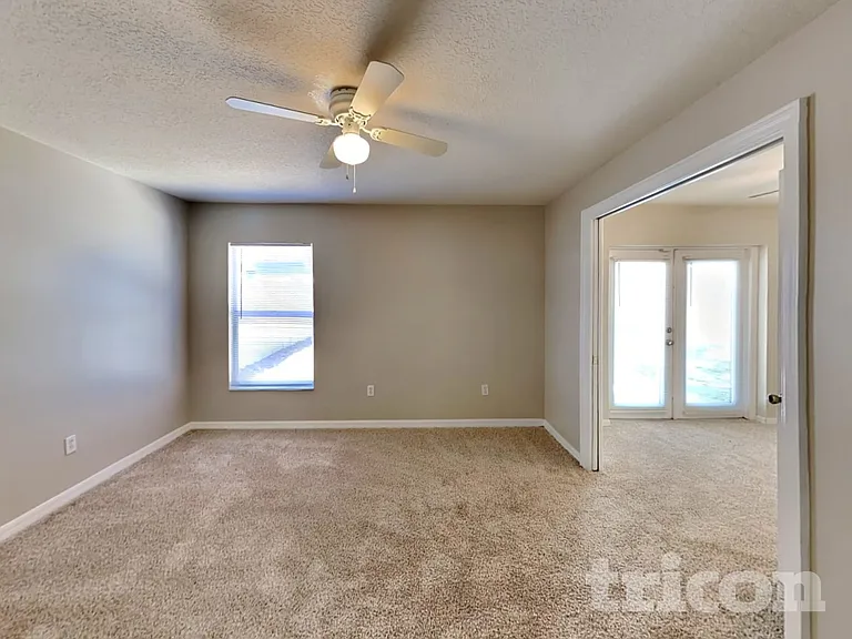 4409 Venice Dr — Photo 6