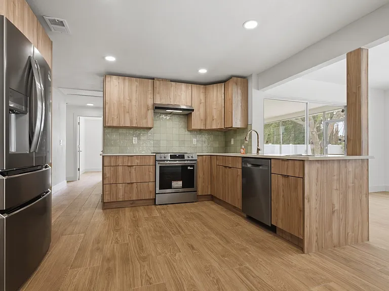 1760 Georgia Ave NE — Photo 16