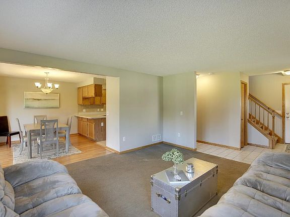 5th image of 571 Oak Hill Cir