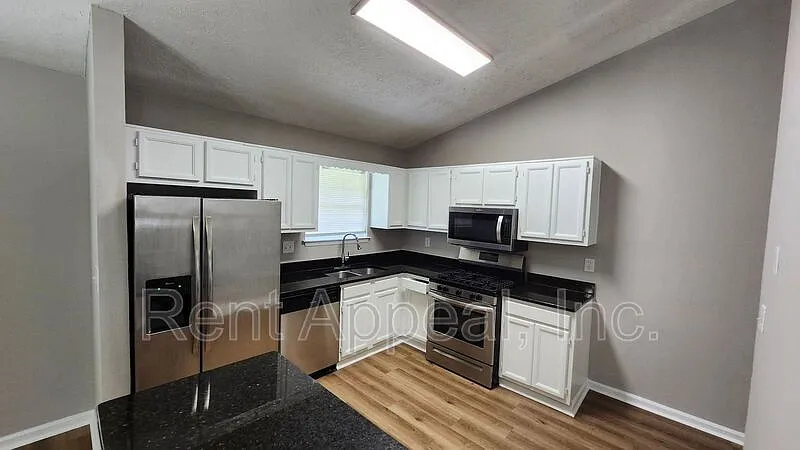 4 bed, 3.0 bath, 1178 sqft, $1,950 — Photo 2