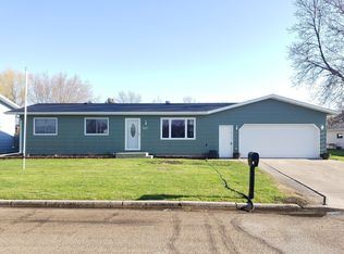 825 18th St NE, Jamestown, ND 58401
