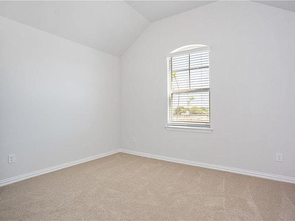4th image of 709 Millcreek Ln