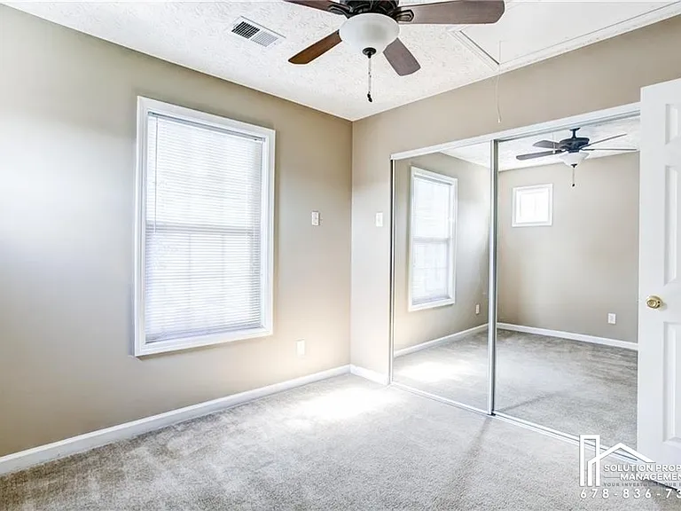 709 Bedford Ct — Photo 23