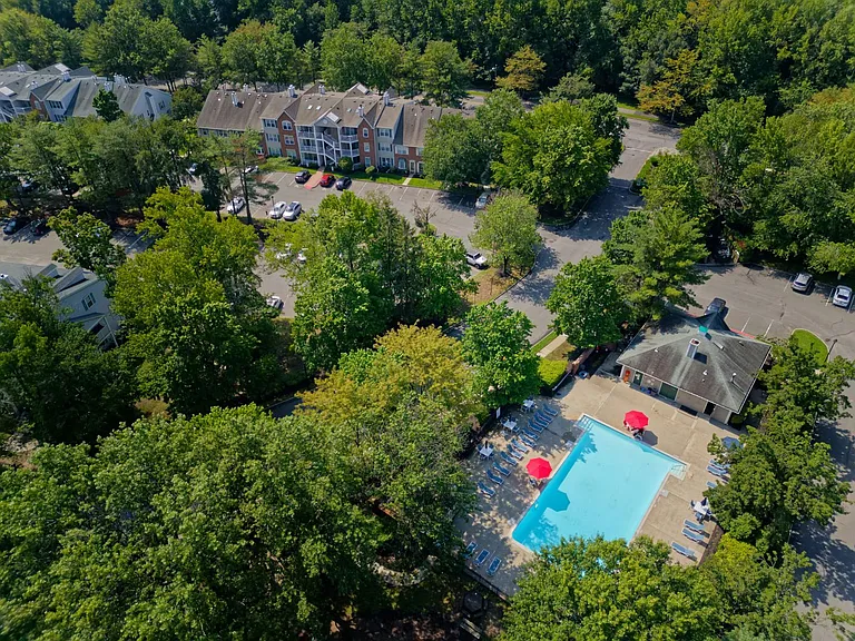 96 Versailles Ct — Photo 40