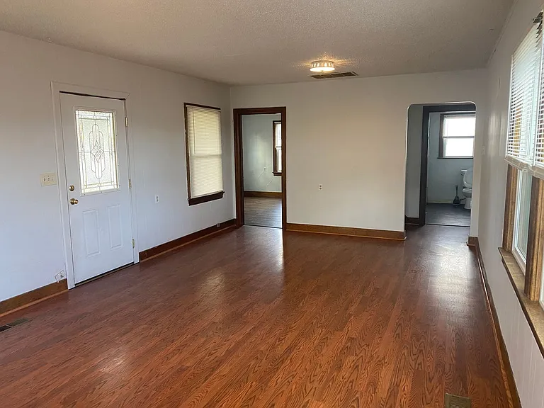 2439 Homedale Rd — Photo 5