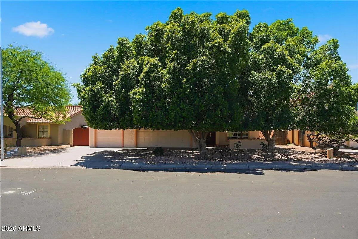 3 bed, 3.0 bath, 3262 sqft, $3,295 — Photo 2
