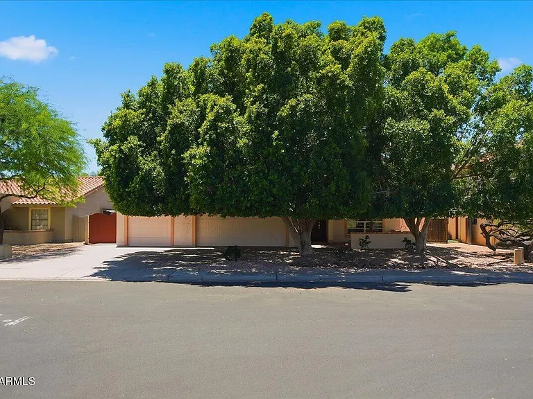 2157 E Alameda Dr — Photo 2