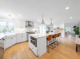 42 Pond St, Barnstable, MA 02630