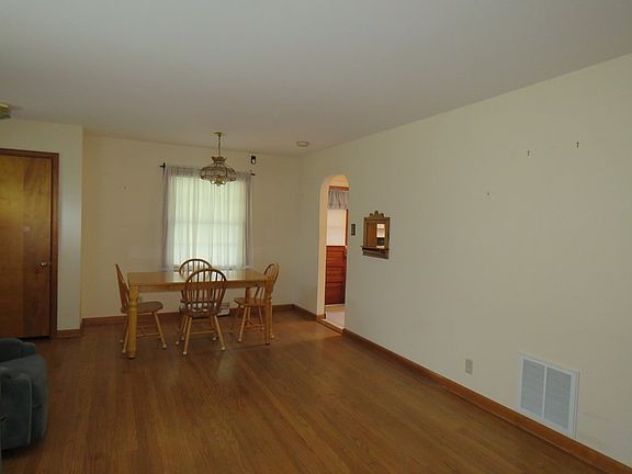 5th image of 8537 Green St