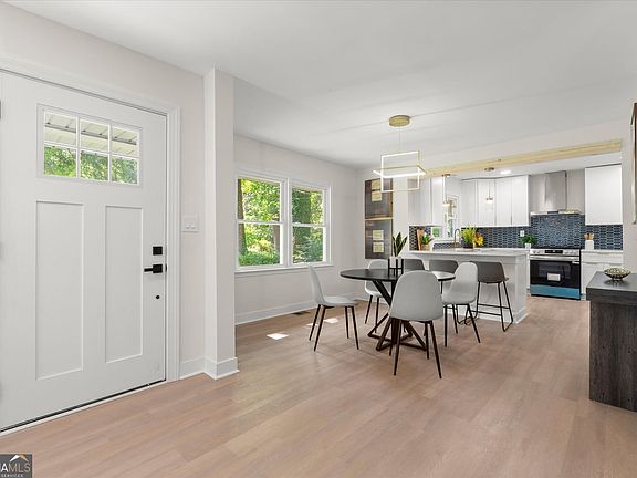 4th image of 819 Gresham Ave SE