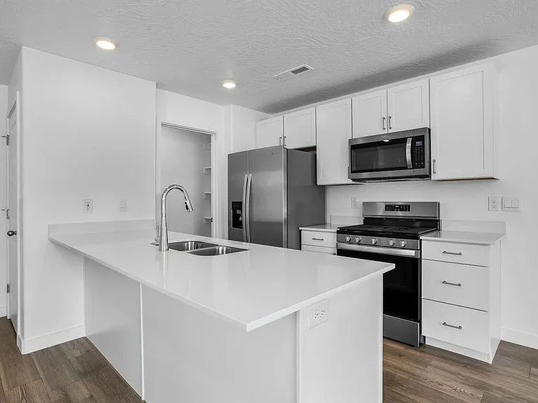 3366 E Dance Hall Ln — Photo 3