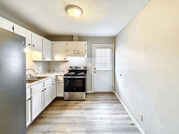 3rd image of 6108 Welworth Ave