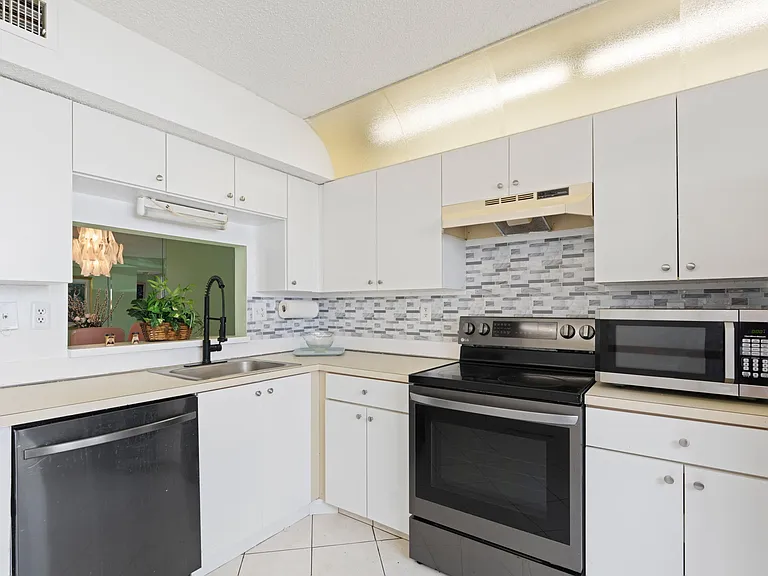 15450 Pembridge Ave #164 — Photo 7