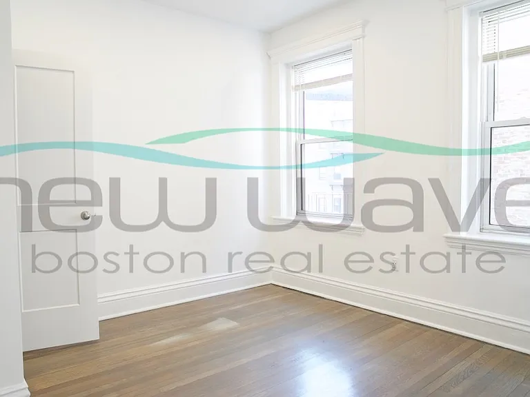 55 Queensberry St #11 — Photo 5