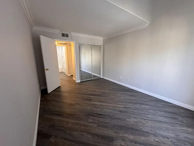 Alcantara Home Apts — Photo 97