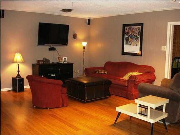 2nd image of 208 N William Dr