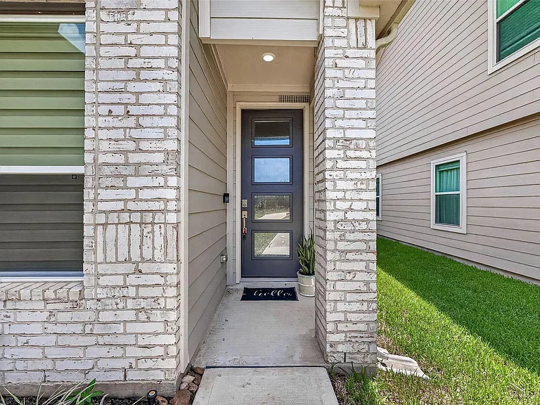 22811 Wolfshire Way — Photo 3