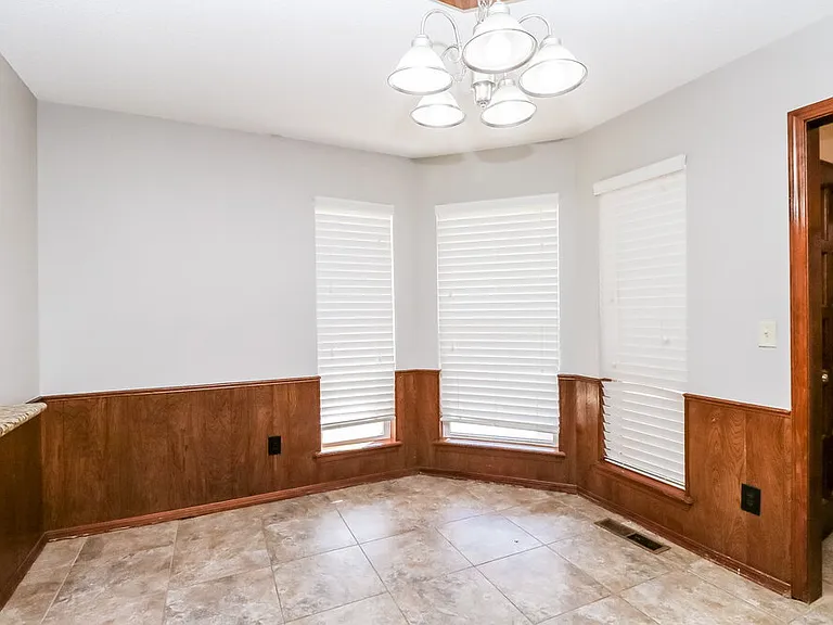 12913 S Drexel Ave — Photo 6
