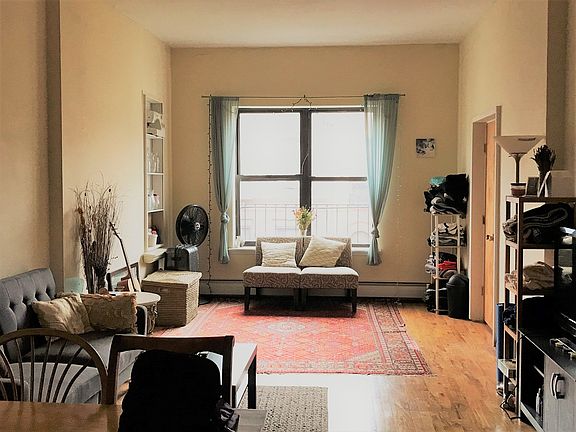 3rd image of 70 W 105th St APT 4