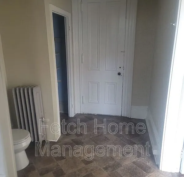 49-51 W Market St #2R — Photo 8
