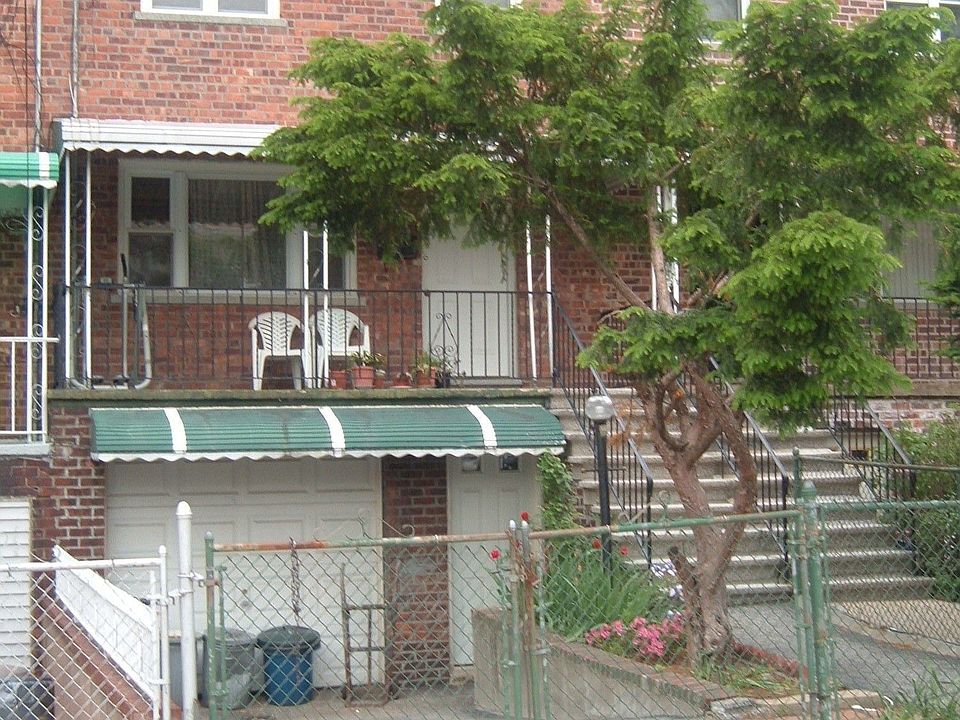 2nd image of 919 E 217th St