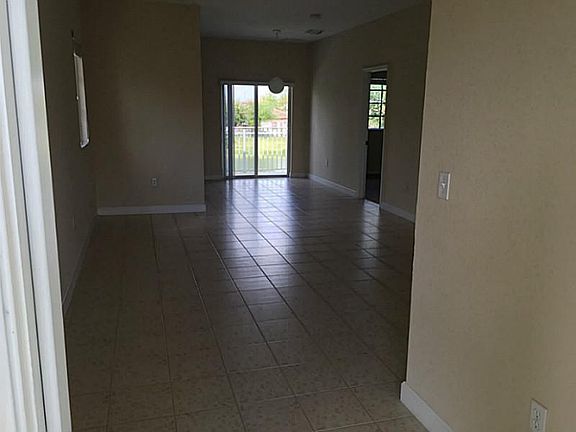 4th image of 378 NE 25th Pl Unit 201