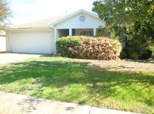 1401 Quicksilver St, Round Rock, TX 78665