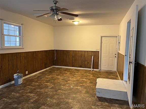 5th image of 301 Lilac Dr