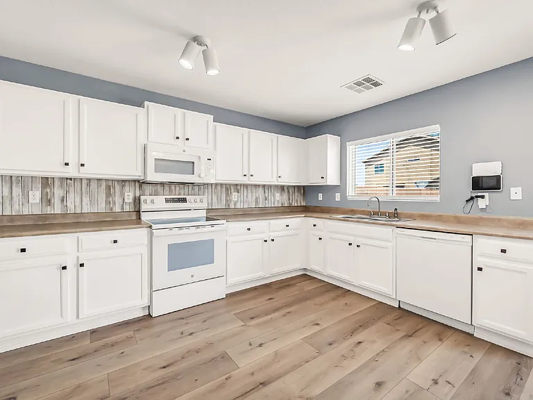 2422 E Olivine Rd — Photo 13