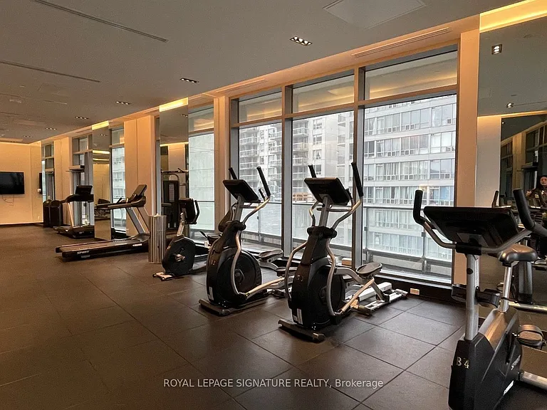 2221 Yonge St #3909 — Photo 24
