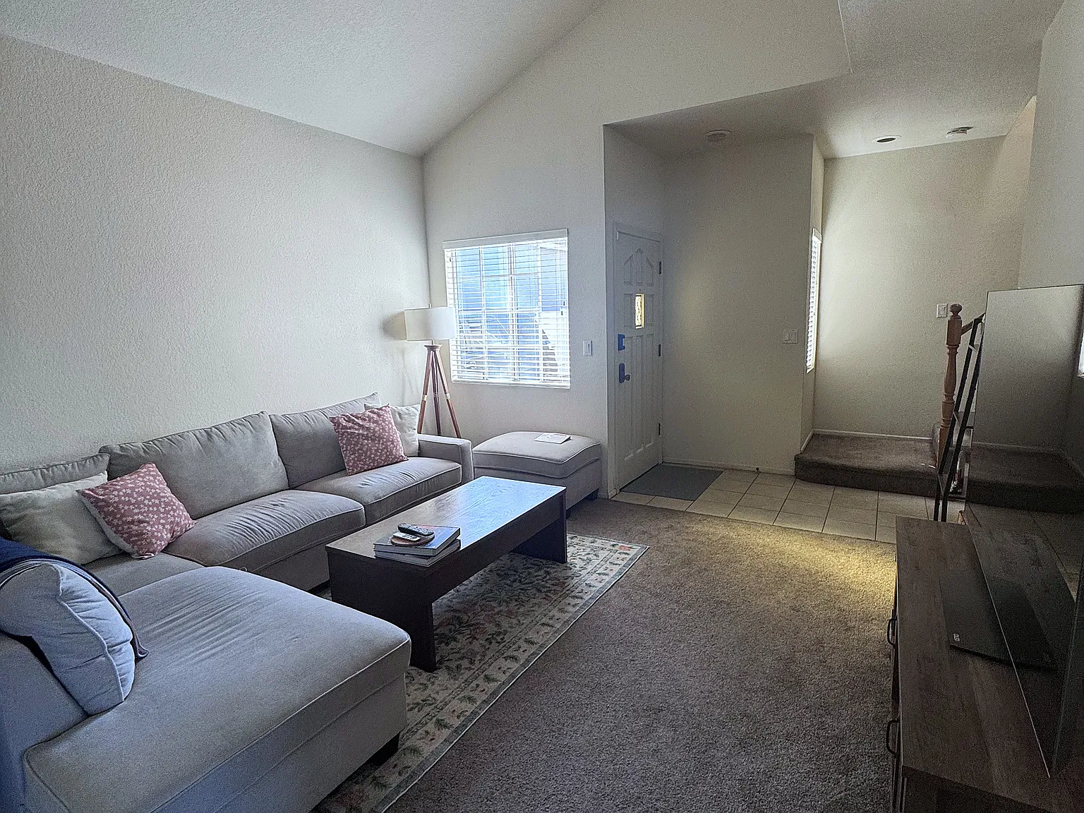 3 bed, 2.5 bath, 1900 sqft, $4,500 — Photo 4