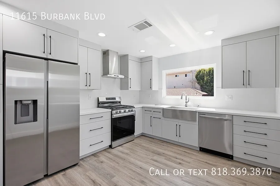 Dearest Reader, Burbank Blvd Has Been Busy — Photo 3