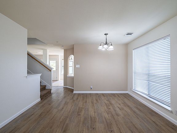 4th image of 747 Pinafore St