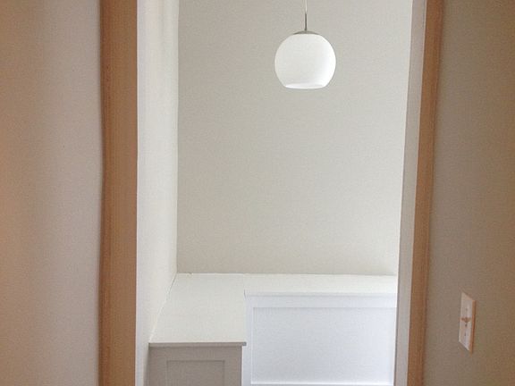 kitchen entry/banquette