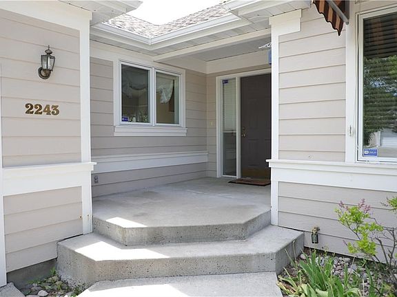 3rd image of 2243 Remington Sq