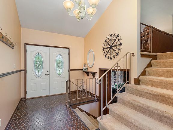 4th image of 1005 Stratford Ln