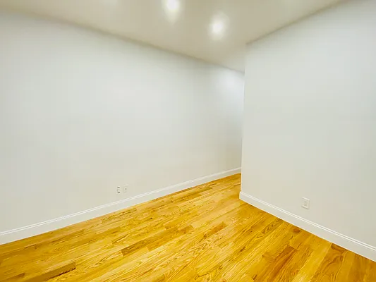 Rented by Mae Equities | media 3