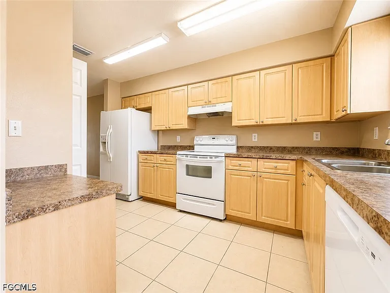 3304 Skyline Blvd #201 — Photo 3