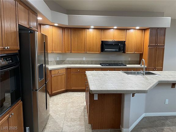 4th image of 4121 Erinbird Ave