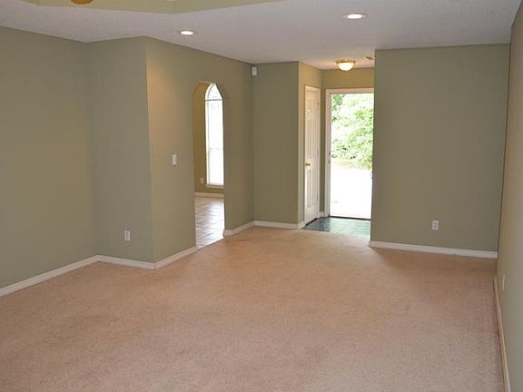 5th image of 1307 N Heritage Ave