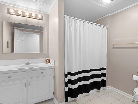 4th image of 1016 Ervin Dr
