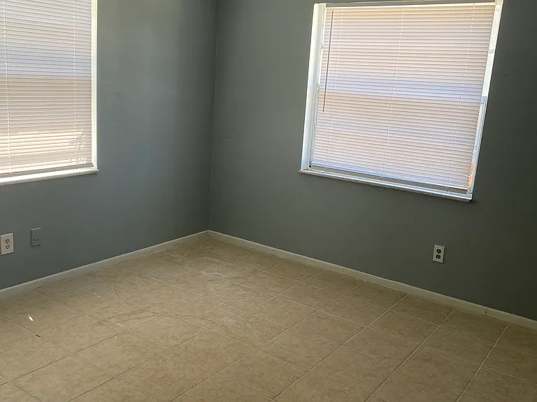 656 Williamsburg Dr #1 — Photo 9