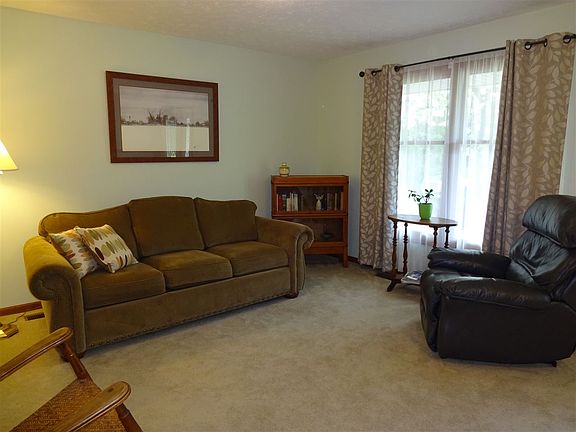 4th image of 5 Lockwood Ct