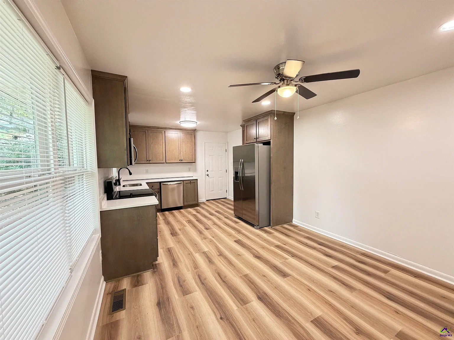 4 bed, 2.5 bath, 1785 sqft, $1,695 — Photo 4