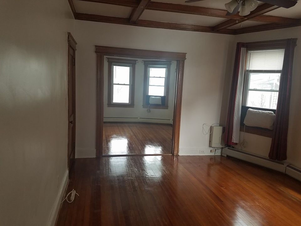 1st image of 170 Benziger Ave