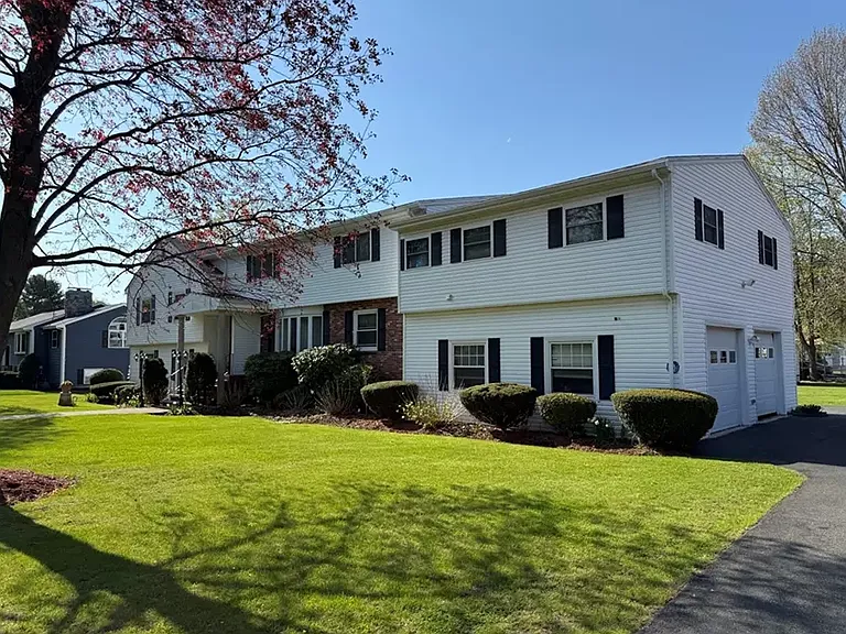 16 Indian Rock Dr — Photo 2