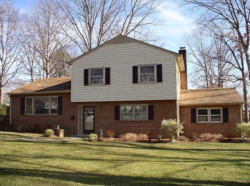 1st image of 4 Laurel Ct