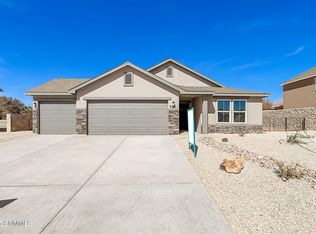 3581 Hibiscus Ln, Las Cruces, NM 88001