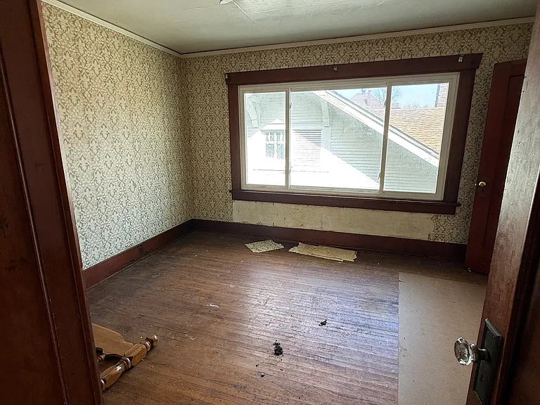 1334 N Edward St — Photo 30